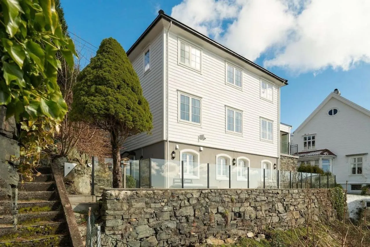 Dinbnb Homes I Luxury Villa With Hot Tub & Views Bergen