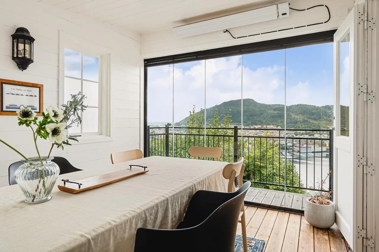 Dinbnb Homes I Luxury Villa With Hot Tub & Views Μπέργκεν